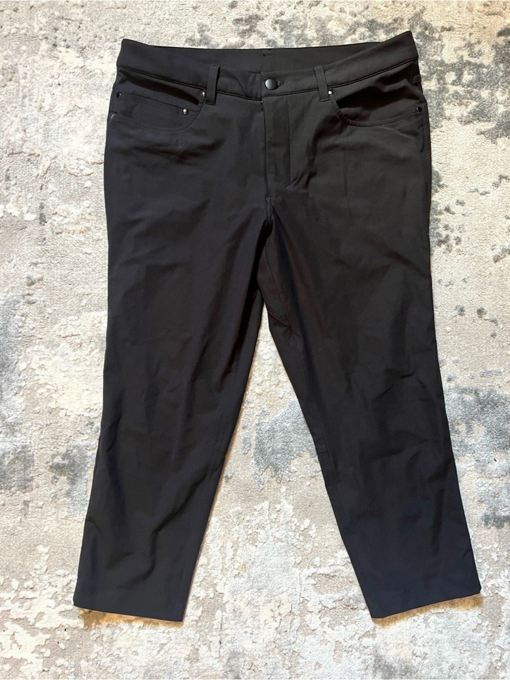 Lululemon Men’s Black Casual Cropped Pant - Size 32